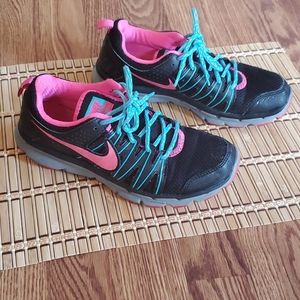 Nike womens shoes Size 6